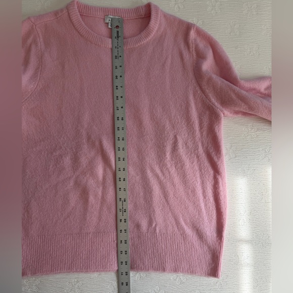 Crown & Ivy pink sweater size XL heart on sleeve - Picture 7 of 7